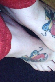 女性脚背彩色燕子给妈妈纹身图案