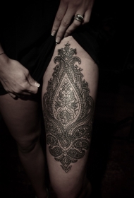 大腿黑色线条印花图腾纹身图案