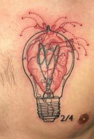 胸部有趣的心脏与灯泡纹身图案
