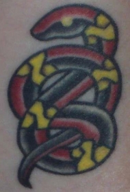 彩色结子蛇纹身图案