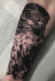 小臂old school黑白鹰纹身图案