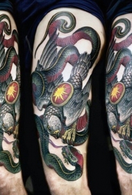old school彩色鹰打蛇纹身图案