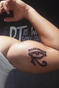 大臂古代埃及的象征荷鲁斯之眼纹身图案