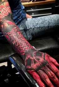 花臂彩色的神秘纹身图案