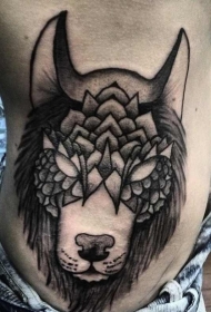 经典的黑白神秘狼纹身图案