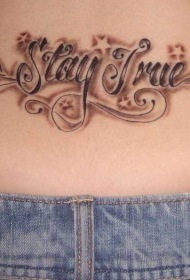 腰部星星饰装饰藤蔓和字母纹身图案