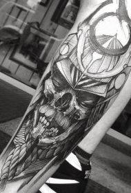 小腿雕刻风格黑色武士骷髅头盔纹身图案