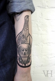 手臂黑灰小鸟吉他纹身图案