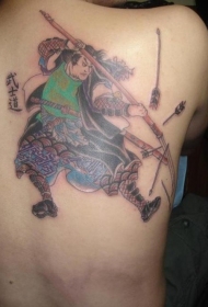 背部灵巧的武士击退箭纹身图案