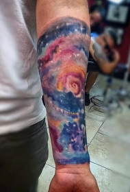 小臂简单的手绘彩色太空纹身图案