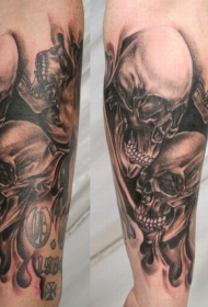 小臂壮观的黑灰骷髅纹身图案