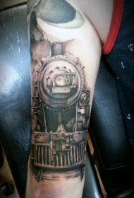 大臂很棒的写实黑色旧火车纹身图案