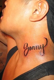 颈部黑色英文名纹身图案