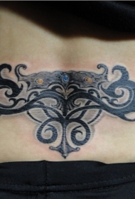 腰部美丽的部落图腾纹身图案