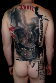 满背个性的骷髅和字母纹身图案