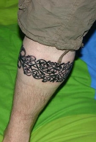 腿部黑色小花朵图腾纹身图案