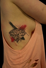 侧肋彩绘钻石纹身图案