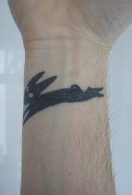 纹身奔跑的黑色狐狸纹身图案