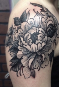 肩部黑色点刺线条牡丹花纹身图案