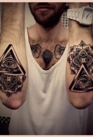 手臂黑白金字塔眼睛花朵纹身图案