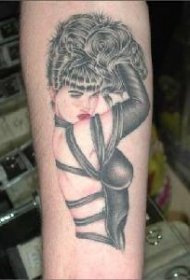 手臂性感黑头发女孩纹身图案