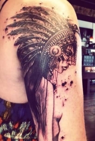 大臂精致的彩色美丽印度女人纹身图案