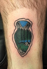 腿部简单彩色古代武器程式化与山林纹身