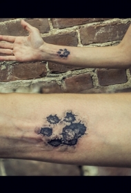 经典狗爪印前臂纹身图案