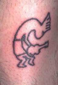 肩部黑色简约部落唱歌男子纹身