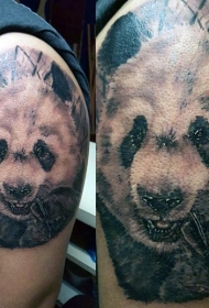 大臂黑灰风格可爱的贪吃熊猫纹身图案