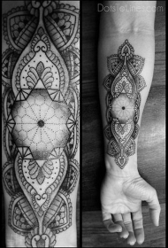 手臂好看的黑白印度风格梵花纹身图案