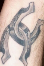 腿部灰色两马蹄纹身图案