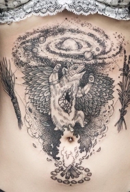 腹部神秘的狐狸太阳能系统纹身图案