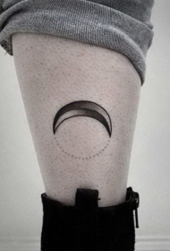 小腿黑色的月亮纹身图案