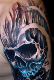 肩部彩色写实骷髅头纹身图案