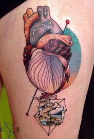 大腿创意彩绘心脏几何纹身图案