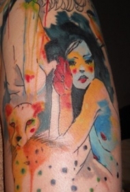 大臂美丽的水彩女孩和猎豹纹身图案