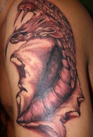 肩部棕色蛇爬出皮肤的纹身图案