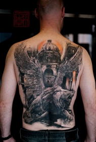 背部惊人的大教堂鱼神秘有翅膀的狮子纹身图案