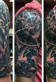 肩部狩猎主题的彩色人与鸭纹身图片