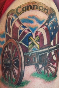 肩部彩色美国和英国国旗大炮纹身