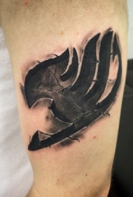 肩部黑色石雕风神秘符号纹身图案