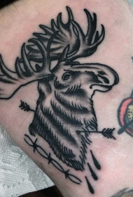 old school黑白麋鹿和箭大腿纹身图案
