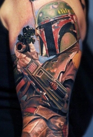 手臂彩色的波巴费特人像纹身图案