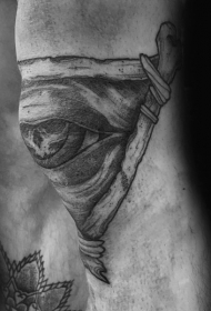 雕刻风格黑色神秘的眼睛和三角形纹身图案