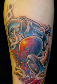 手臂彩色枪射心脏血纹身图案