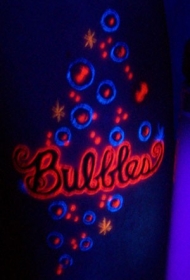 非常有趣的荧光泡泡字母纹身图案