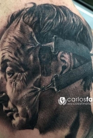 令人难以置信的黑色皮肤面具纹身图案