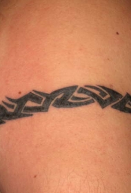 手臂小部落风格臂环纹身图案