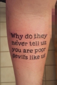 男生手臂上黑色线条经典有意义英文句子纹身图片